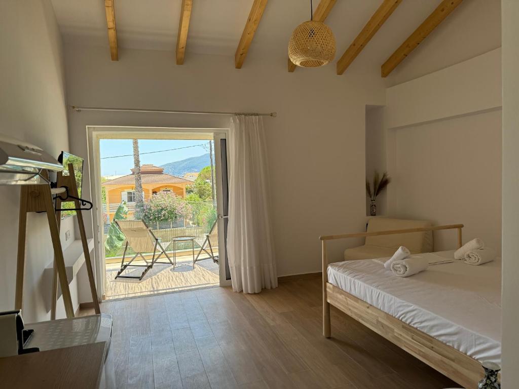 Postel nebo postele na pokoji v ubytování NikLuDin suites & studios