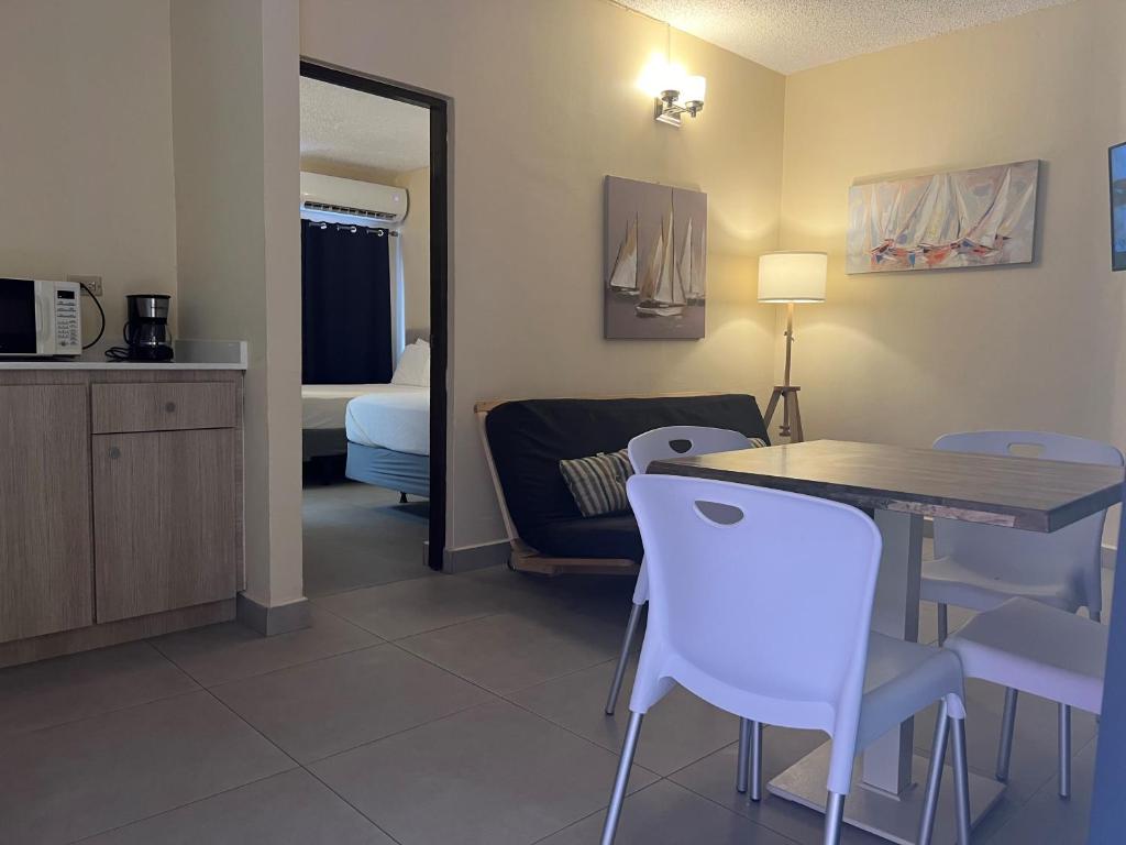 Postel nebo postele na pokoji v ubytování Hotel Villa del Sol