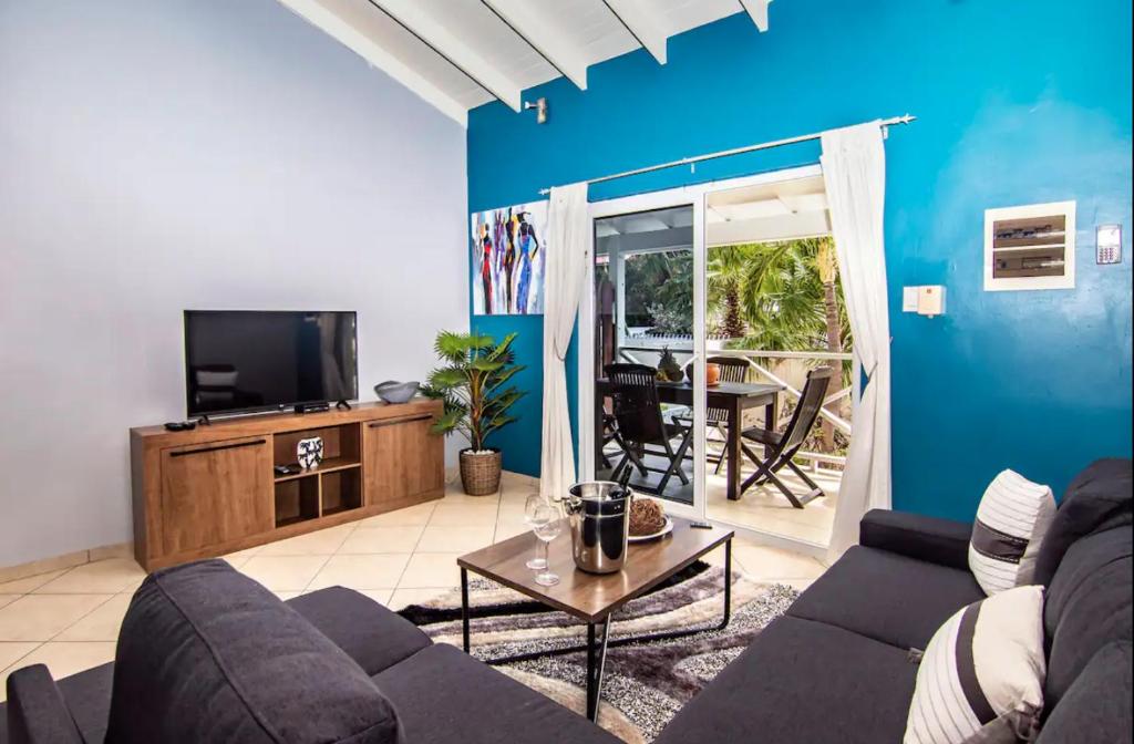 TV a/nebo společenská místnost v ubytování Beach Life Apartments