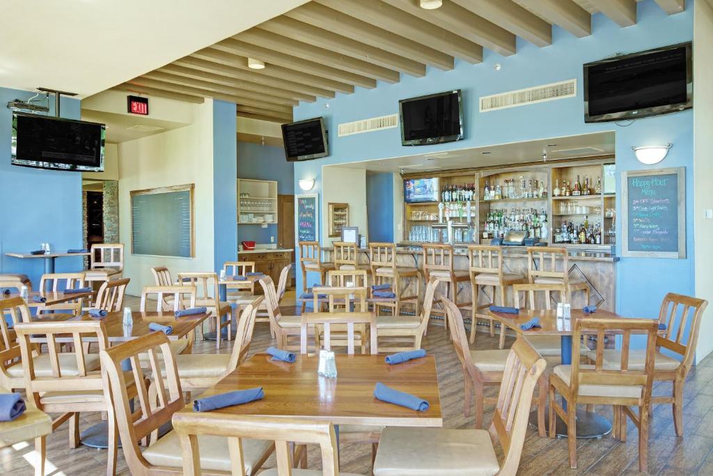 TV a/nebo společenská místnost v ubytování Starr Pass Golf Suites