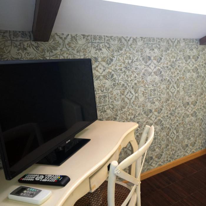 TV a/nebo společenská místnost v ubytování Hotel Rural y Restaurante, Rinconcito de Gredos