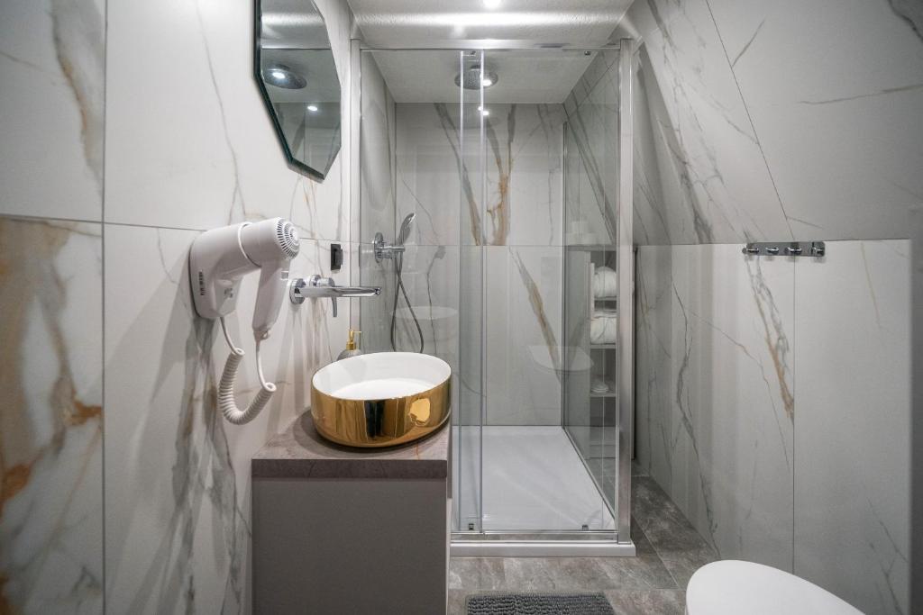 Koupelna v ubytování Diamond Glamp & Jacuzzi