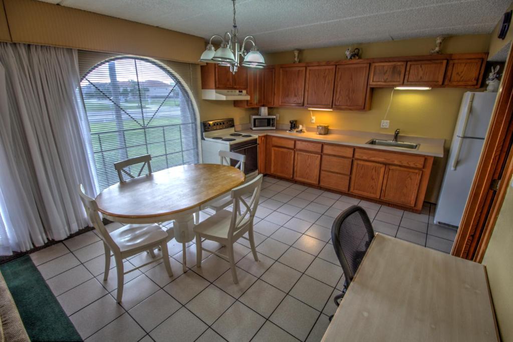 Kuchyň nebo kuchyňský kout v ubytování South Padre Island Inn