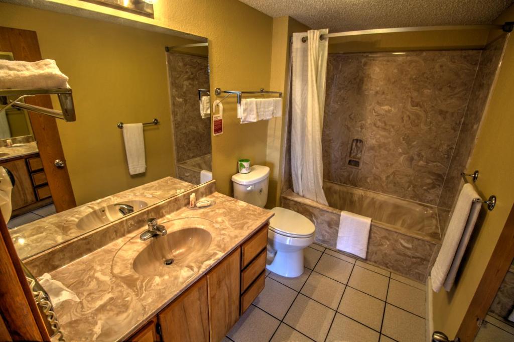 Ein Badezimmer in der Unterkunft South Padre Island Inn
