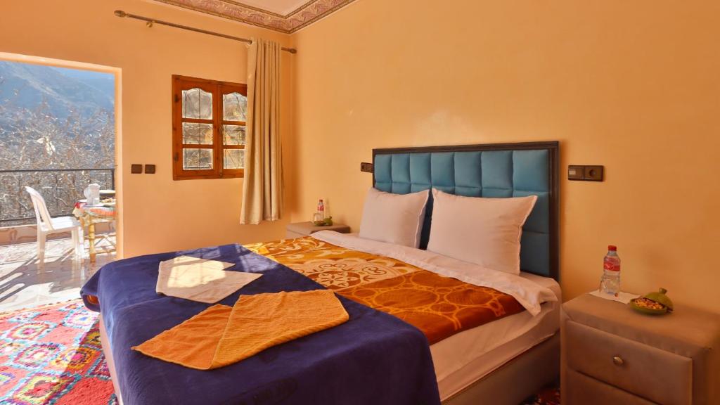 Postel nebo postele na pokoji v ubytování Dar Arghen Family Lodge