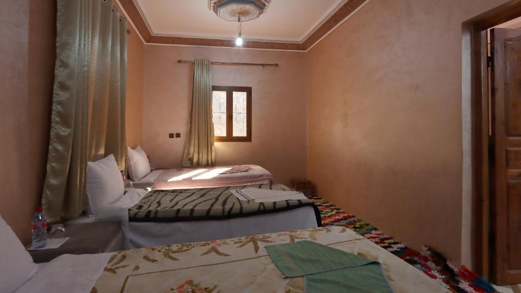 Postel nebo postele na pokoji v ubytování Dar Arghen Family Lodge