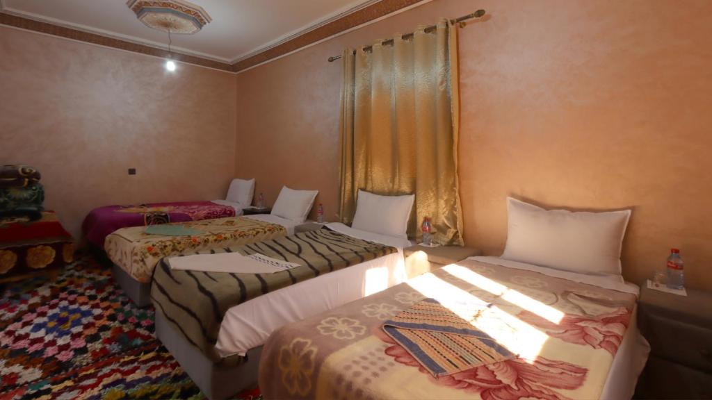 Postel nebo postele na pokoji v ubytování Dar Arghen Family Lodge