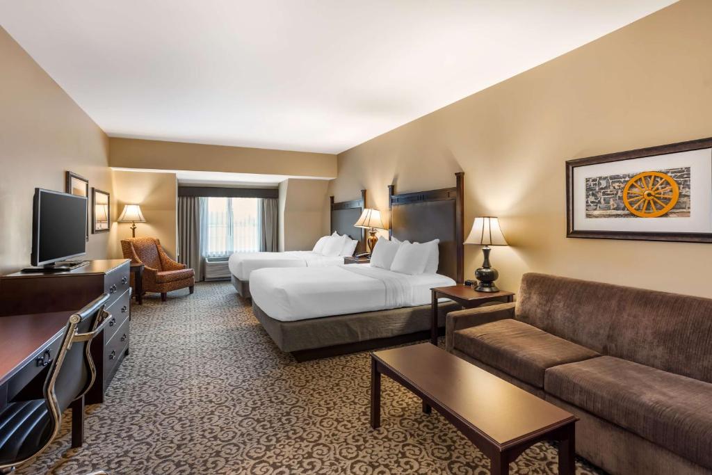 Best Western Plus Intercourse Village Inn - 大号床间 - 带两张大号床和沙发床
