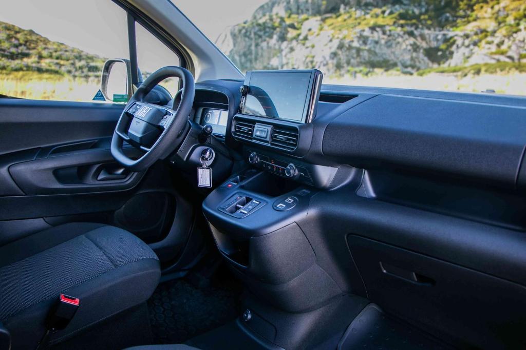 Foto dalla galleria di FIAT Doblo Maxi Camper Basic a Ytri-Njarðvík