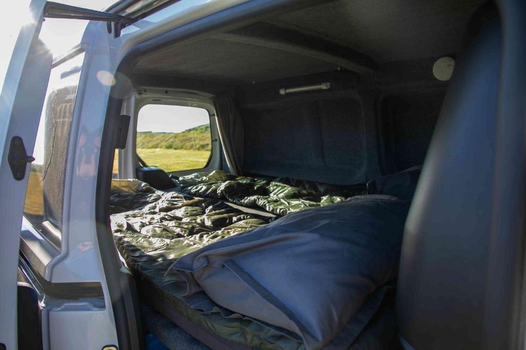 Foto dalla galleria di FIAT Doblo Maxi Camper Basic a Ytri-Njarðvík