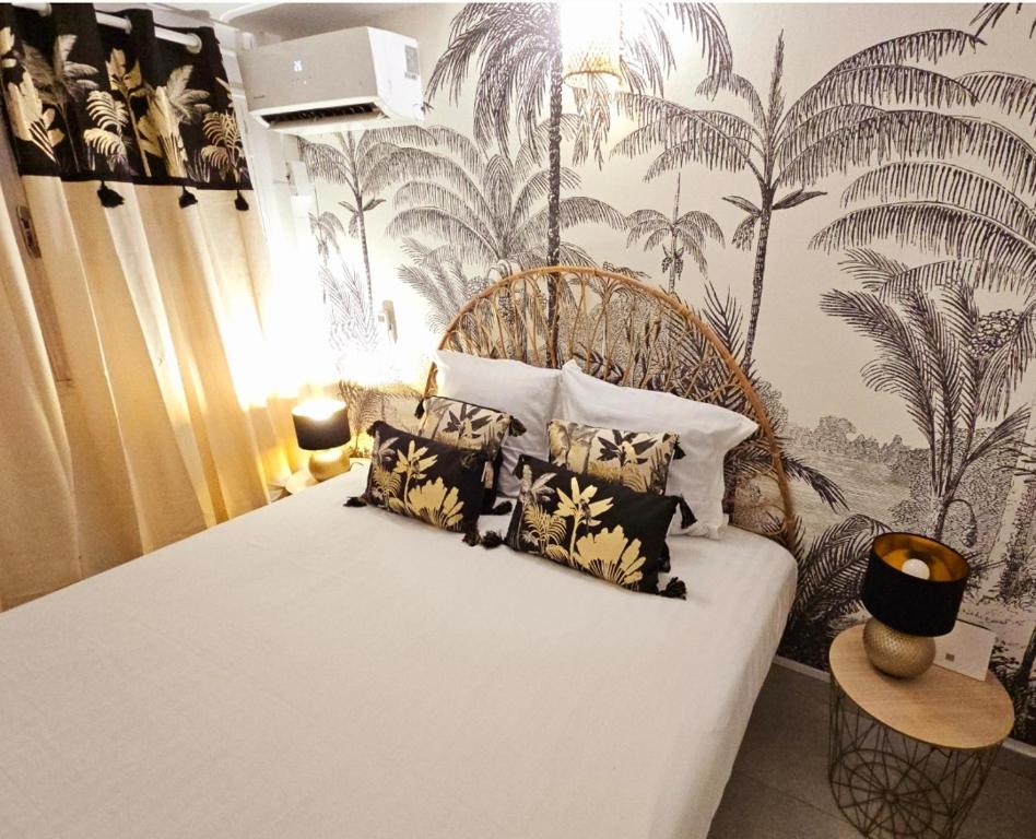 Postel nebo postele na pokoji v ubytování Ti Oasis COLIBRI, 1 chambre, piscine, à 150m de la Plage