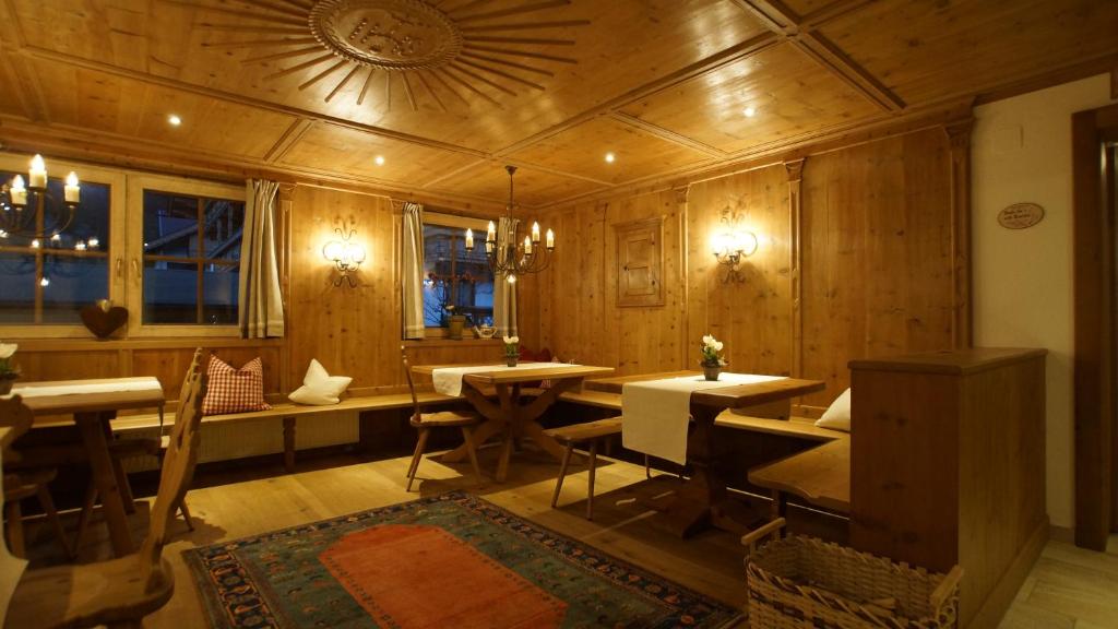 A seating area at Larchergut