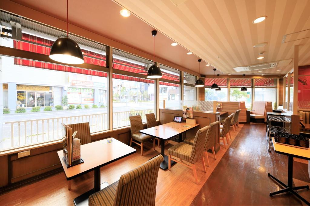 松本里士满酒店餐厅或其他用餐的地方
