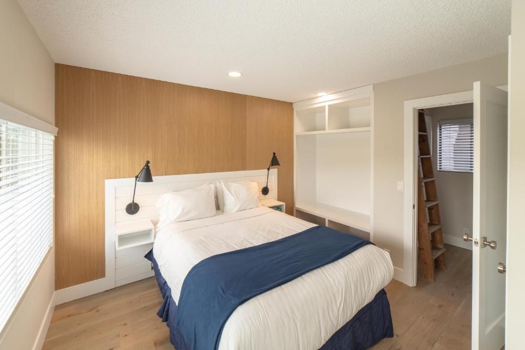 The Surf Club Resort - 