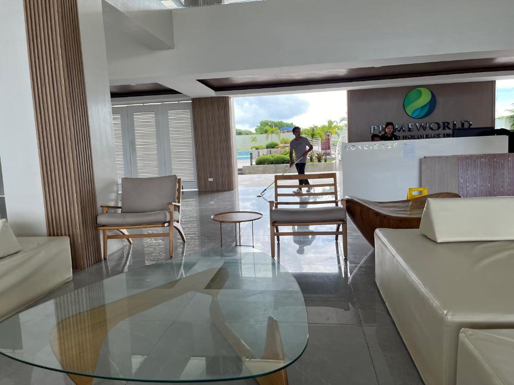 Posezení v ubytování JeeCee Homes in Mactan Lapu-Lapu Cebu