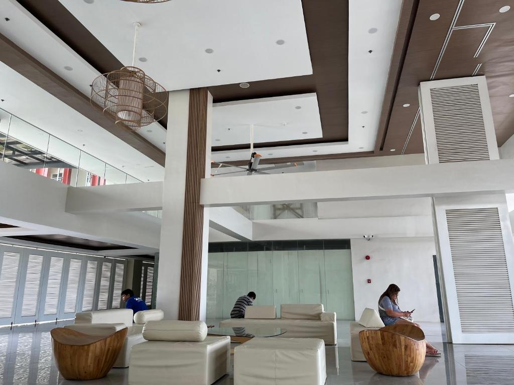 Posezení v ubytování JeeCee Homes in Mactan Lapu-Lapu Cebu