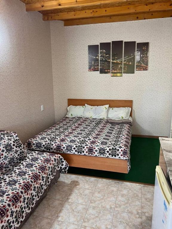Postel nebo postele na pokoji v ubytování Podsolnukhi Guest House