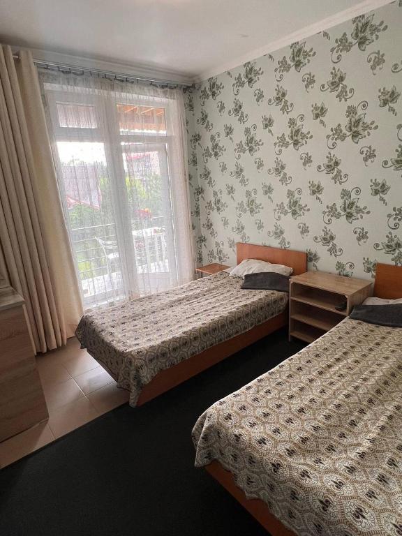 Postel nebo postele na pokoji v ubytování Podsolnukhi Guest House
