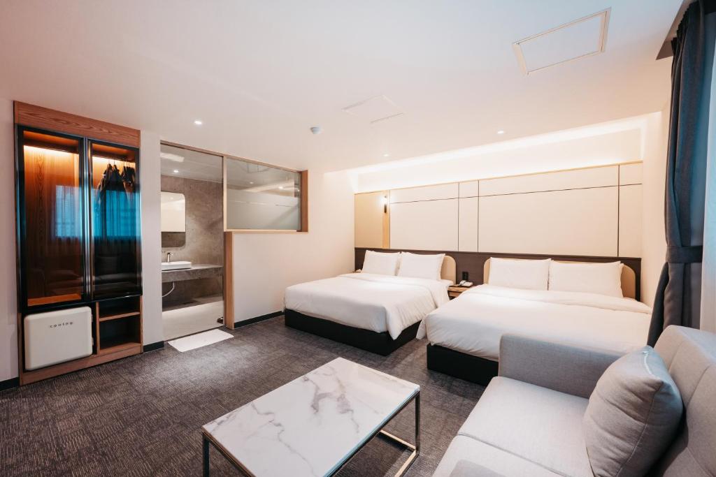 Postel nebo postele na pokoji v ubytování Cozy Tree Hotel Seomyeon