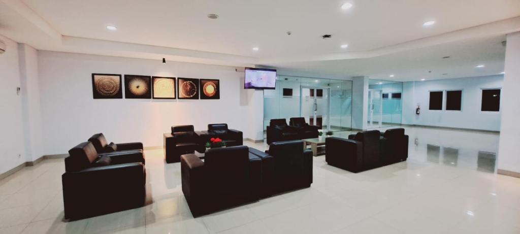 Posezení v ubytování TOS Hotel & Convention Center Tangerang Powered by Archipelago