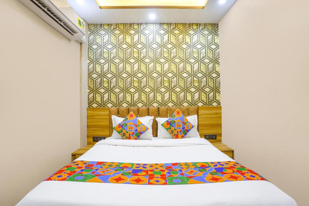 FabHotel The Palacio - Deluxe Room