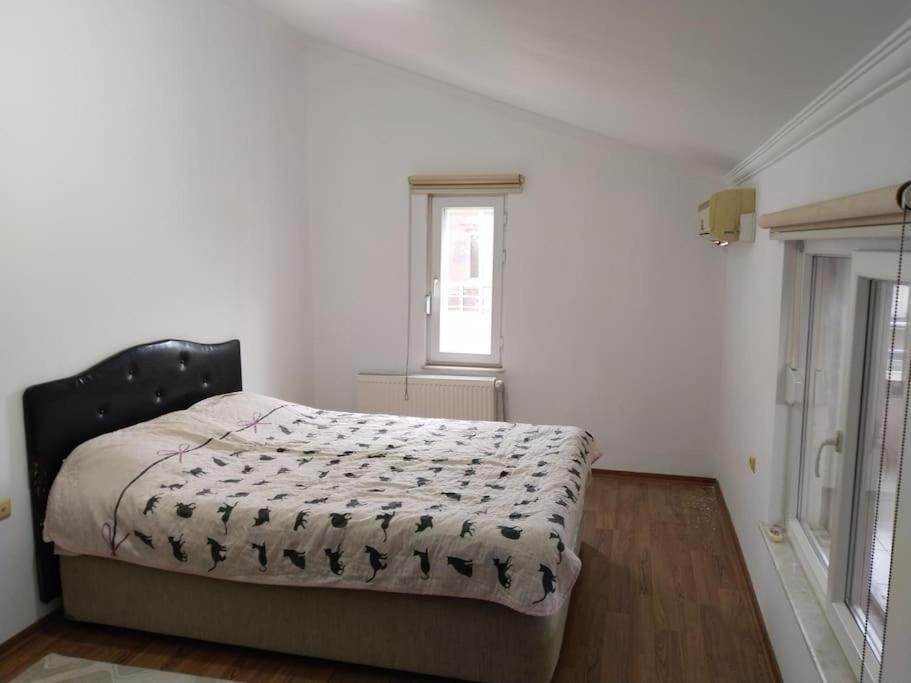 Postel nebo postele na pokoji v ubytování Denize Yakın Geniş Villa