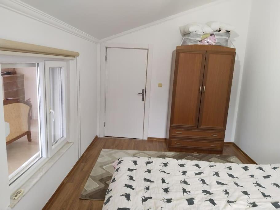 Postel nebo postele na pokoji v ubytování Denize Yakın Geniş Villa
