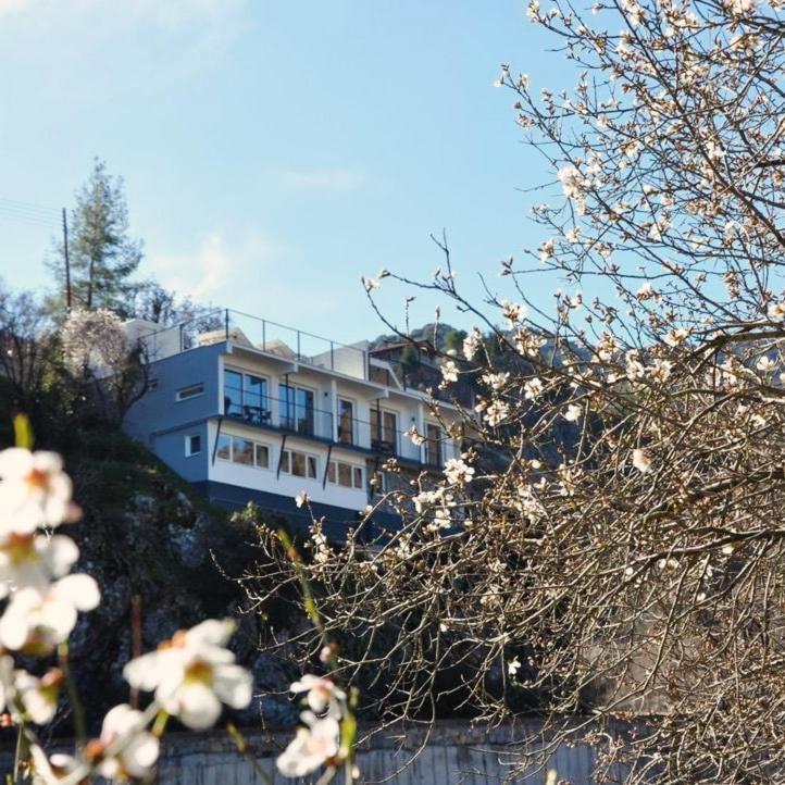 Budova, kde se aparthotel nachází