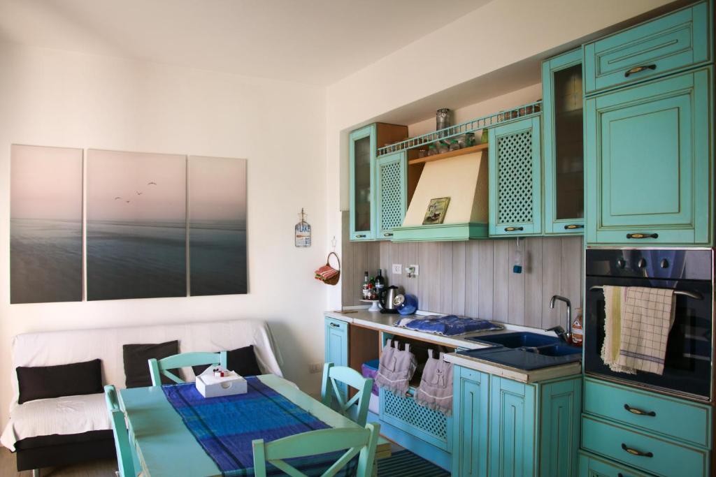 O bucătărie sau chicinetă la Appartamento vista mare