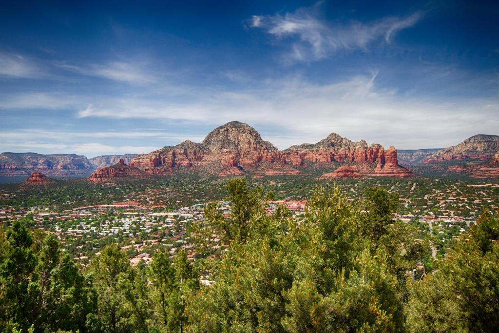 Sky Ranch Lodge photo