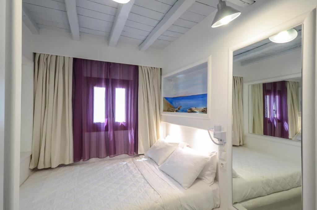 Postel nebo postele na pokoji v ubytování Santa Katerina Apartments & Studios