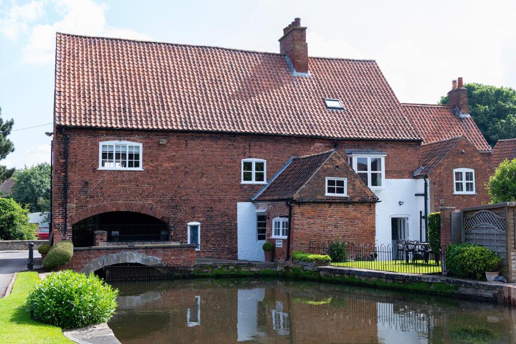 Mill House, Ollerton (updated prices 2024)