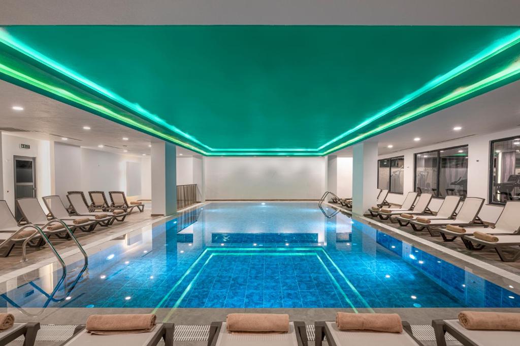 Bazén v ubytování VOX MARIS RESORT nebo v jeho okolí