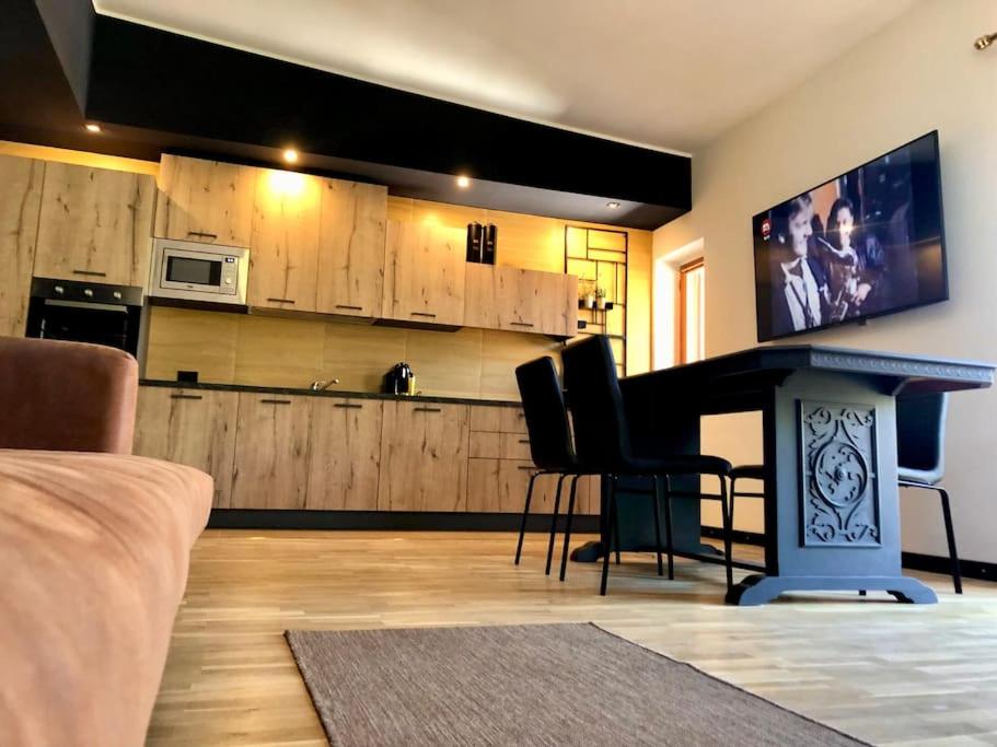 Flart -Boutique Home Shop - Caminia - Housity