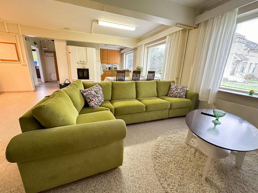 Χώρος καθιστικού στο Lepopaikka Lokinpesä, Majoitus ja Camping