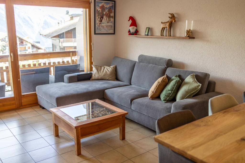 Victoria - real ski-in ski out, great view - Resim 9