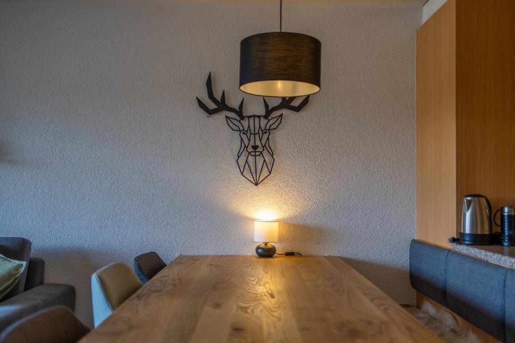 Victoria - real ski-in ski out, great view - Resim 5