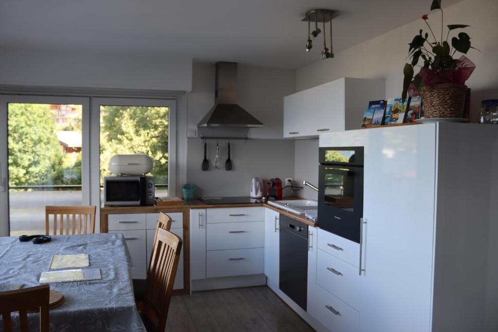 Kuchyň nebo kuchyňský kout v ubytování Comme sur un nuage, appartement pour 4 personnes