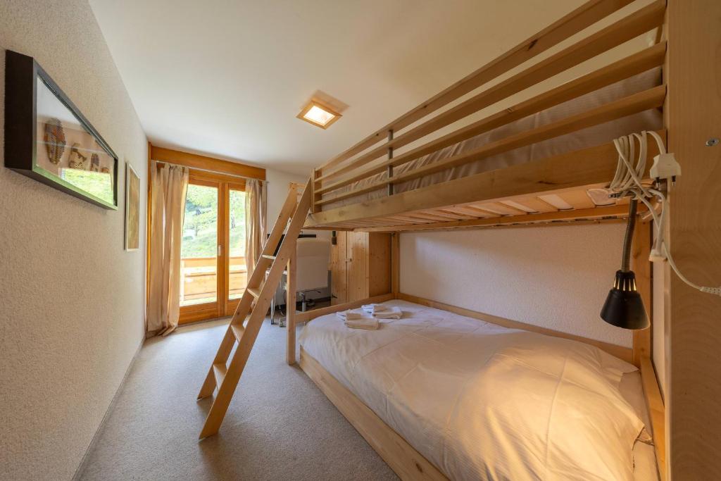 Victoria - real ski-in ski out, great view - Resim 2