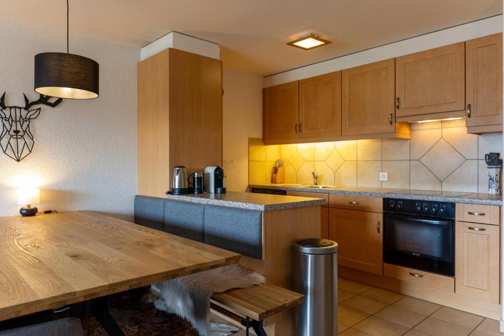 Victoria - real ski-in ski out, great view - Resim 19