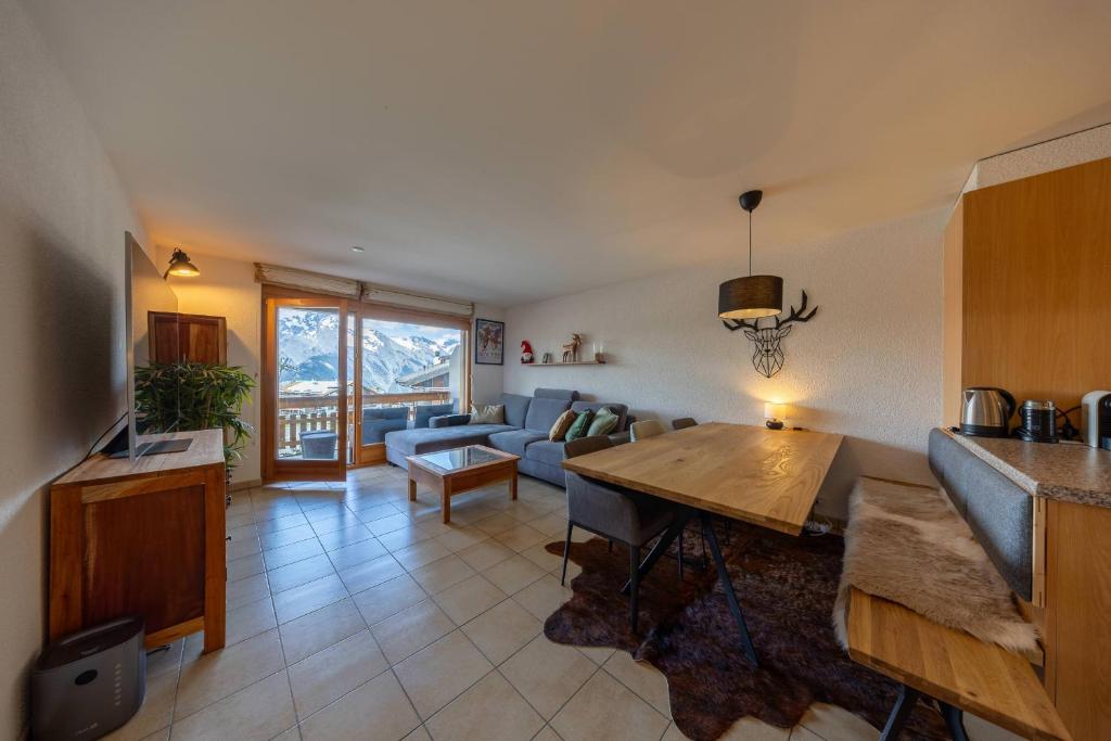 Victoria - real ski-in ski out, great view - Resim 4