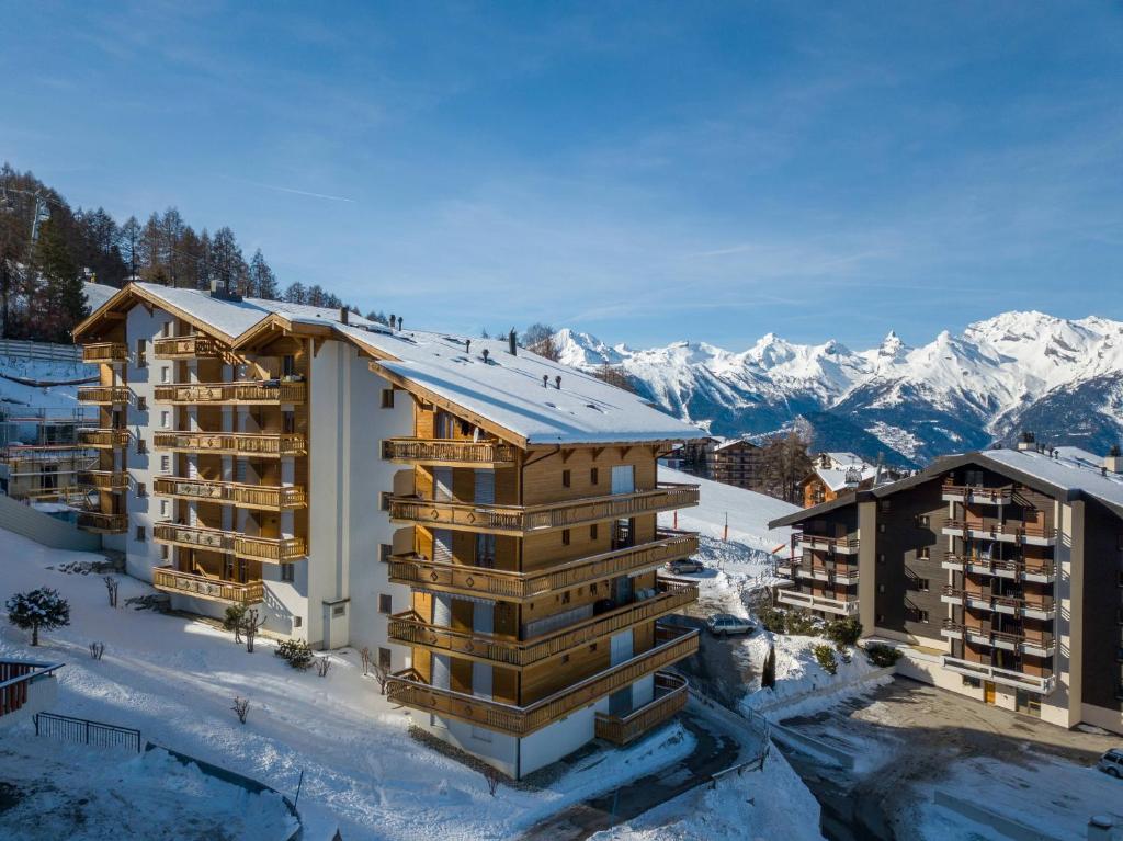 Victoria - real ski-in ski out, great view - Resim 6