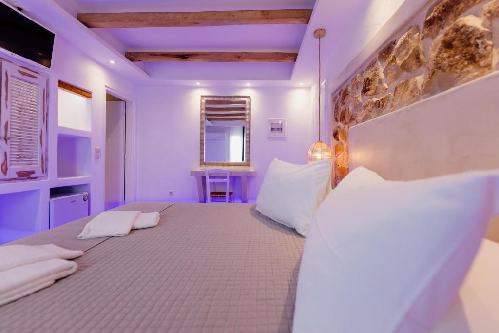 Postel nebo postele na pokoji v ubytování Mikri Vigla Hotel Beach Resort