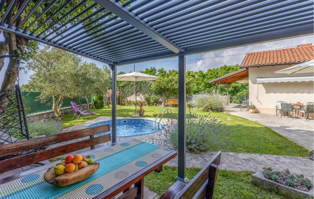 Bazén v ubytovaní 2 Bedroom Nice Home In Matulji alebo v jeho blízkosti