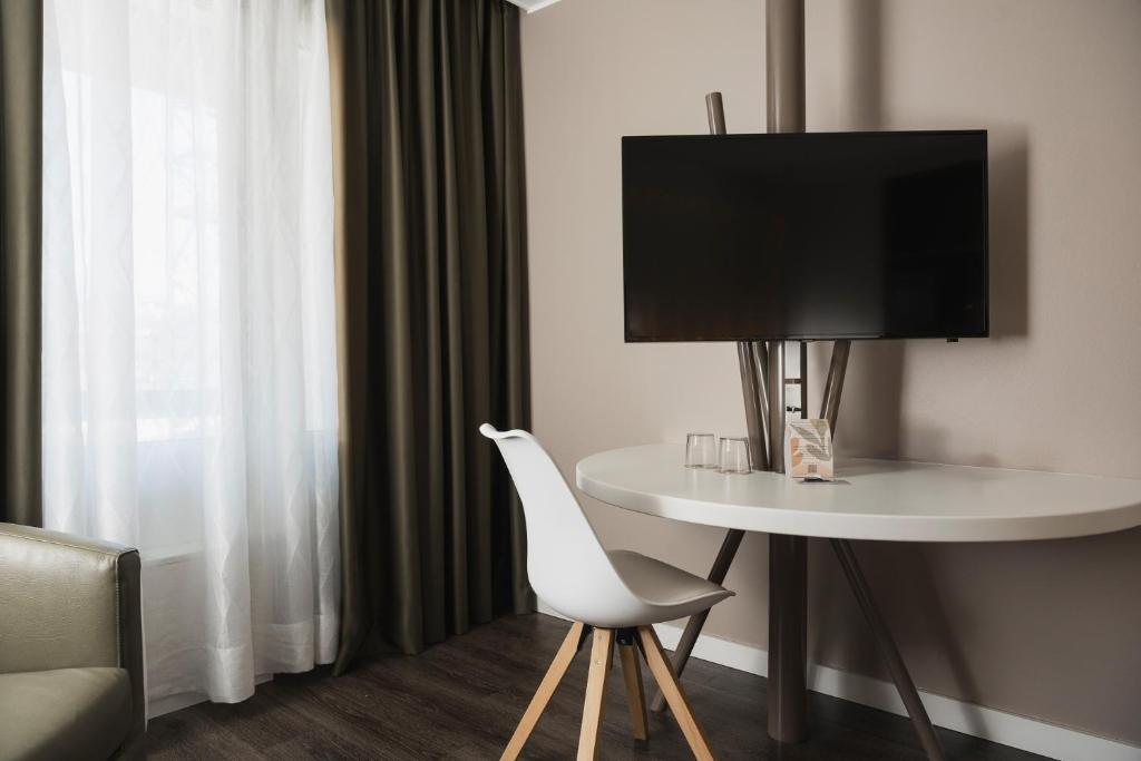 TV a/nebo společenská místnost v ubytování Hotel Admiral Lugano