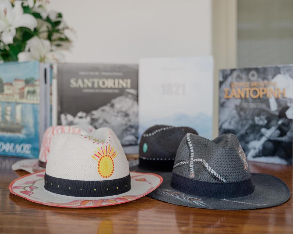 Foto dalla galleria di Apeiron Blue Santorini - Sustainable Adults Only 14 Plus a Firà