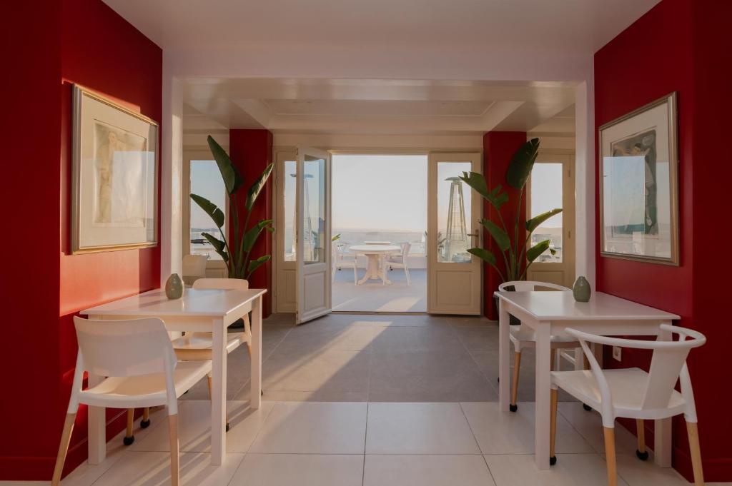 Foto dalla galleria di Apeiron Blue Santorini - Sustainable Adults Only 14 Plus a Firà