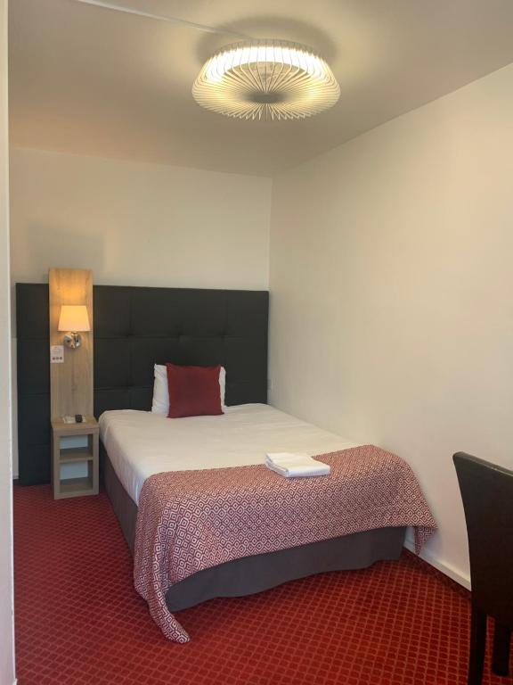 Brit Hotel Bleu Nuit - Chambre Simple Supérieure