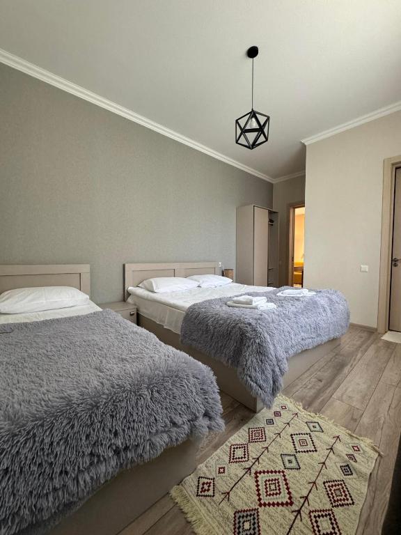 Llit o llits en una habitació de Baqari Inn