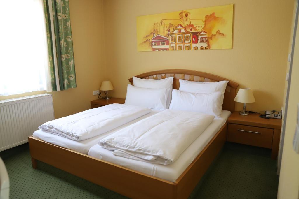 Postel nebo postele na pokoji v ubytování Brauhotel Weitra